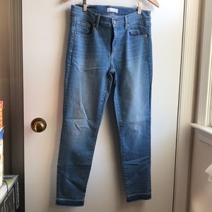 Loft Modern Skinny Jeans Stretch Raw ankle Hem Medium Wash size 6/28 like new